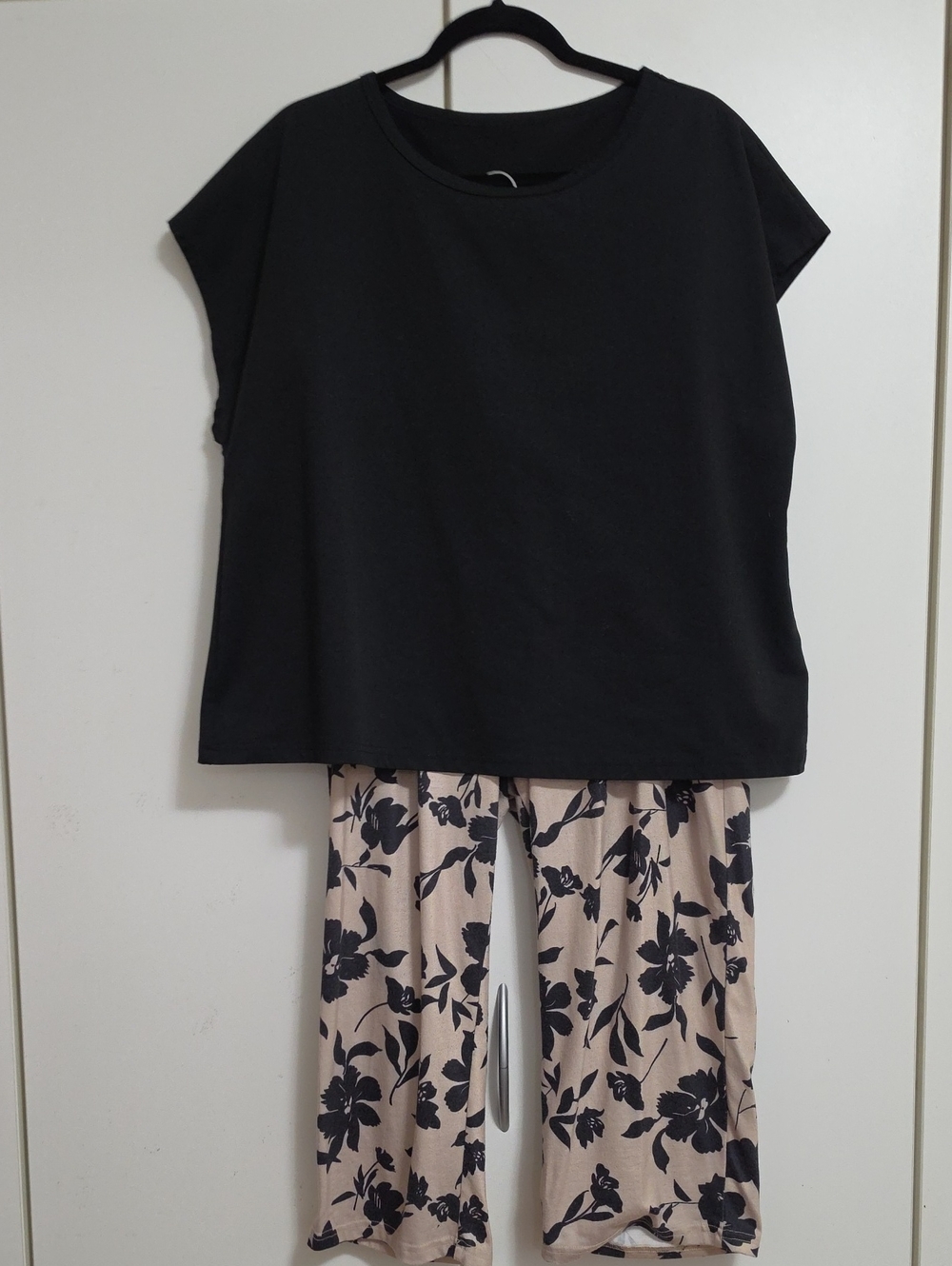 Women's Black Top & Floral Crop Set